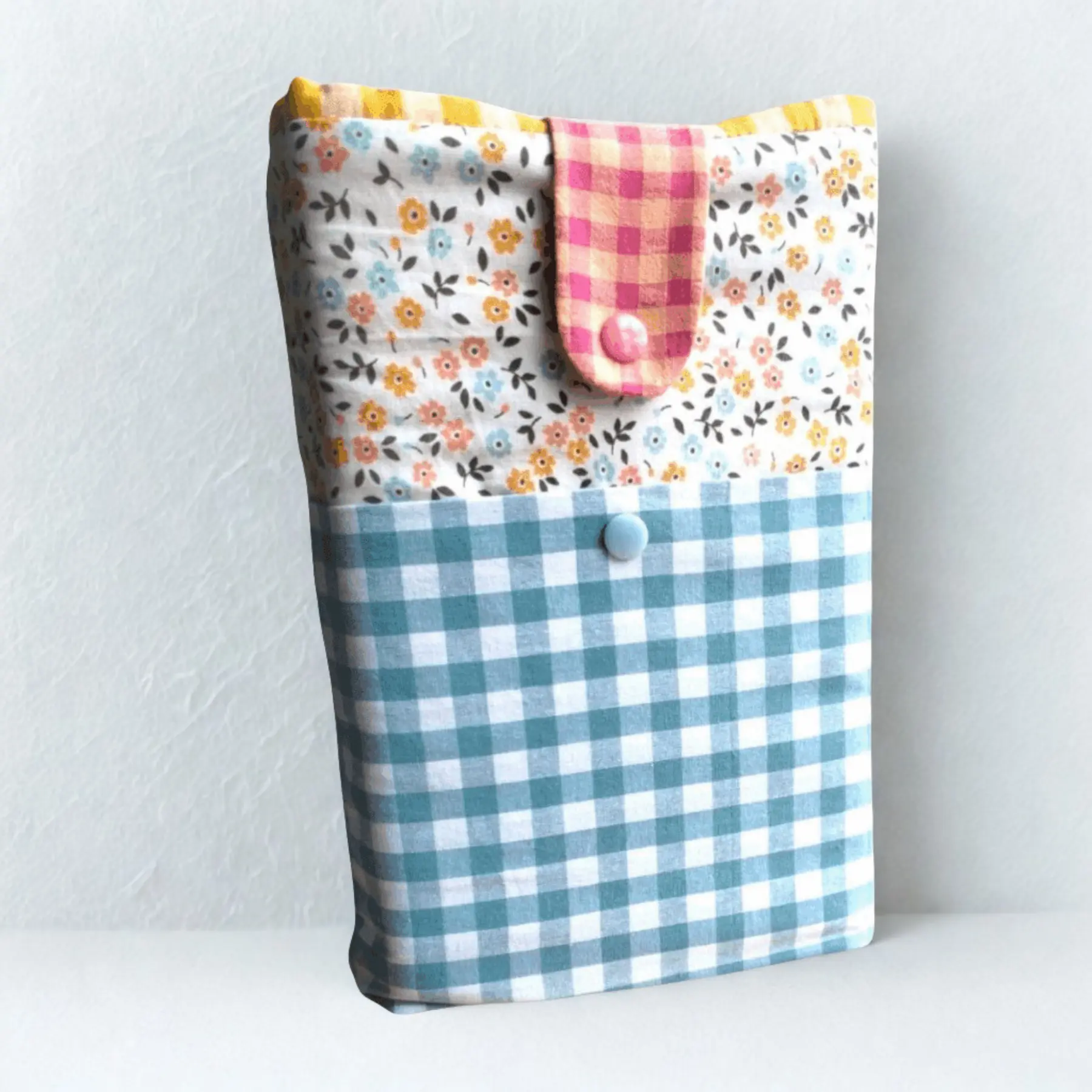 funda-libros-kutxufletos-colaboracion-dia-de-la-madre-regalos-artesanales-joyeria-pabus-bilbao Idea de regalo artesanal Día de la Madre: funda de libro de tela Kutxufletos en colaboración con la joyería de autor Pabús Bijoux Bilbao. Regalos sostenibles hechos a mano.
